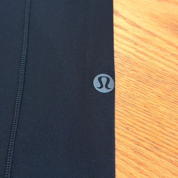 Lululemon Fast & Free 7/8 Tight II *Non-Reflective in Black (Size 0) - Picture 9 of 13